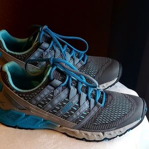 WOMEN'S VERSAGO SHOES